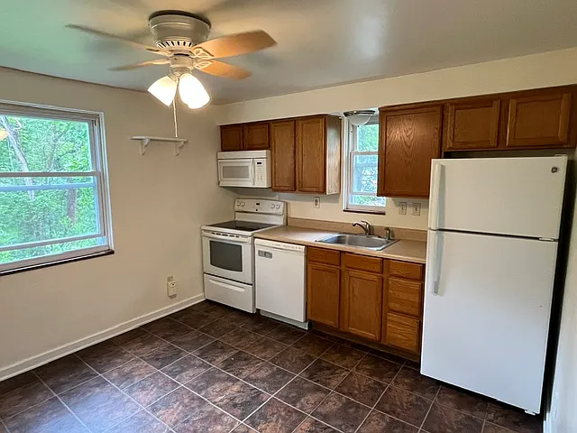225 Logan Rd — Photo 6