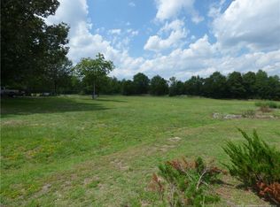 220 W Mountain Dr, Fayetteville, NC 28306