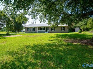 11 Ellis Private Dr, Hartselle, AL 35640