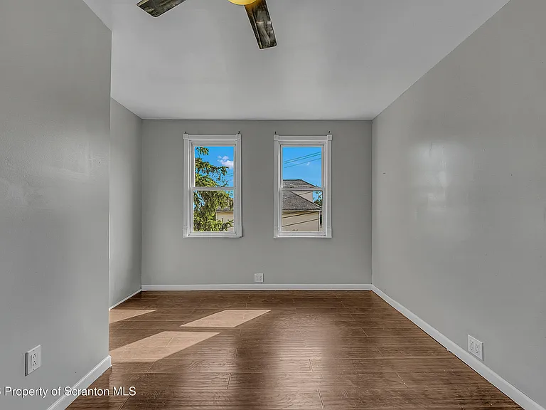 1502 Church Ave — Photo 10