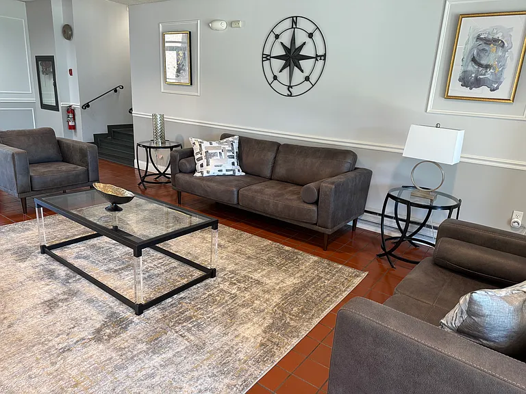 175 Maple Ave #4J — Photo 3