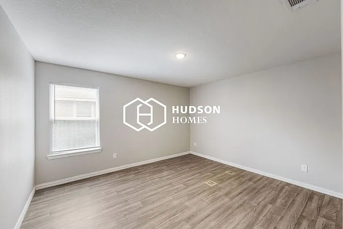 423 Armstrong St — Photo 9