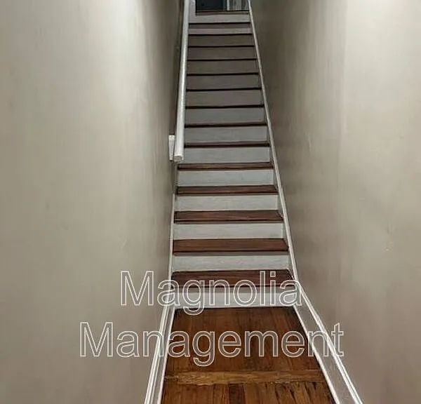 216B S Walnut St — Photo 2