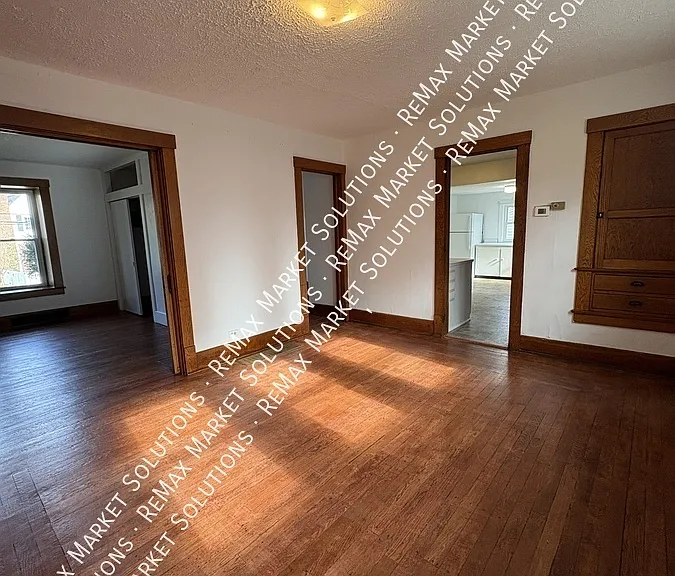 541 Park Ave — Photo 3