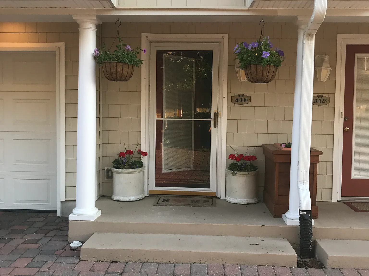 3 bed, 2100 sqft, $2,400 — Photo 1