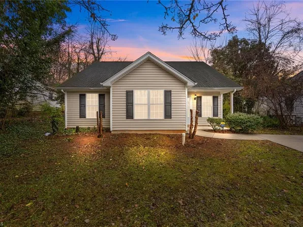 1109 Terrell Dr, High Point, NC 27262