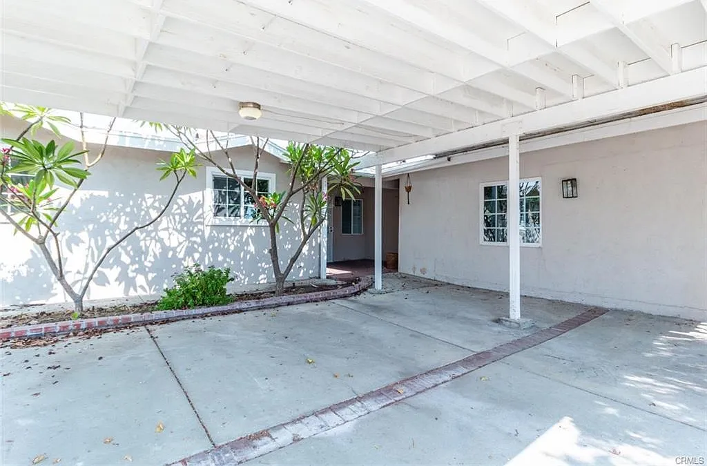 Haddon Avenue, Sun Valley — Photo 1