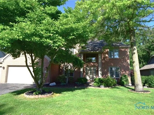 808 Lost Lakes Dr, Holland, OH 43528