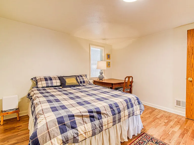 410 Pearl St — Photo 30