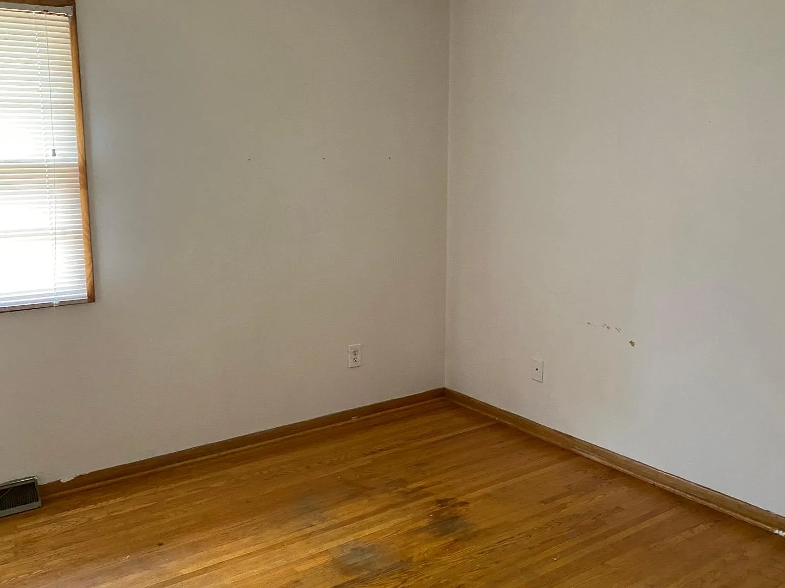 3 bed, $1,500 — Photo 2