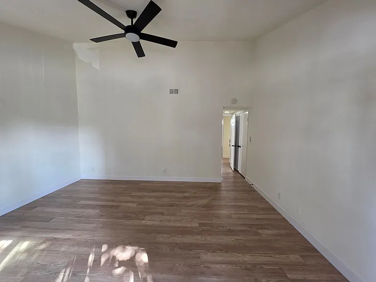 16th405 — Photo 14