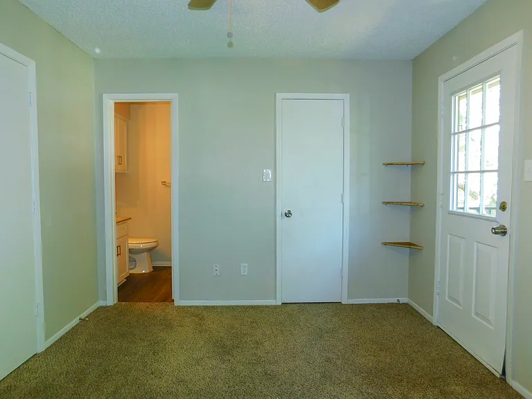 1137 Dallas Dr — Photo 14