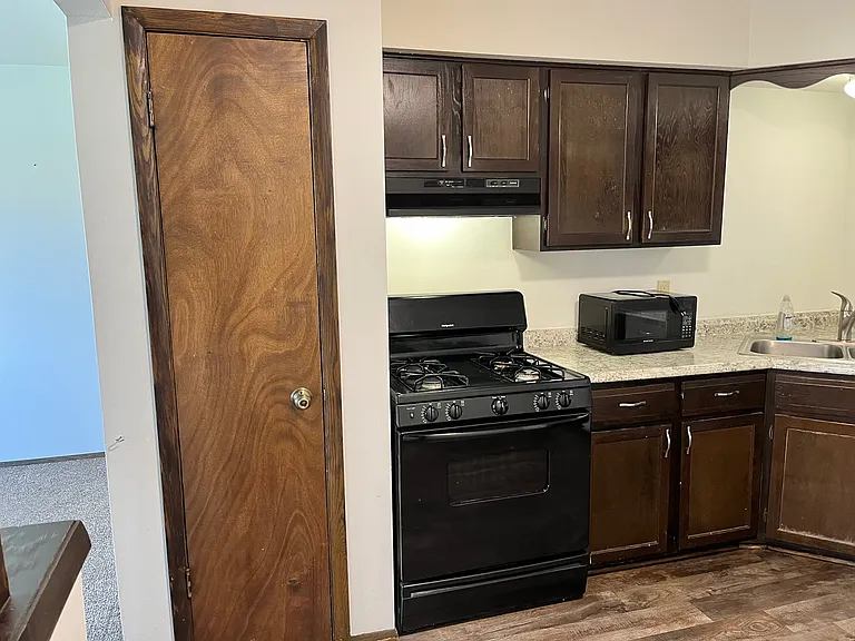630 E Lincoln Ave — Photo 8