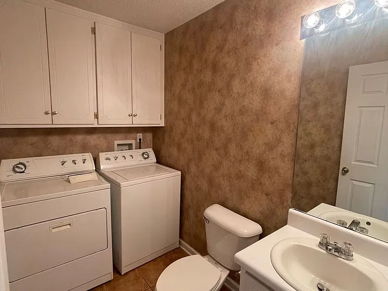 143 S Springview Dr — Photo 16