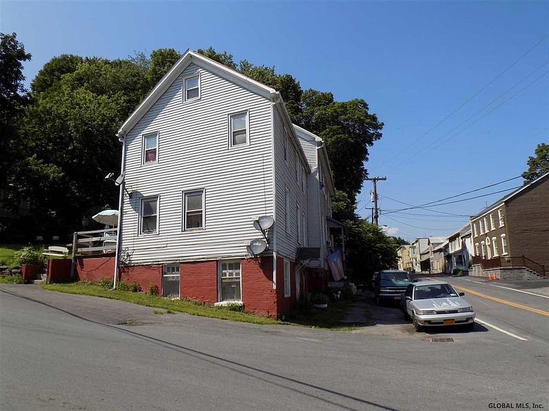 4th image of 83 MAIN Street