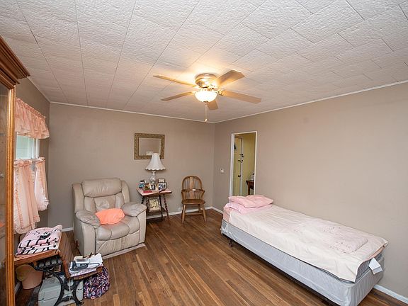 4th image of 2216 Roselawn Ave