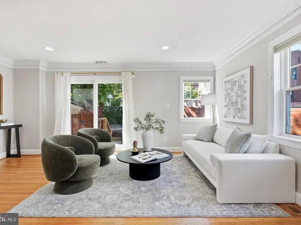 230 Aspen St, Alexandria, VA 22305