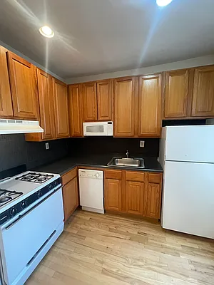 Rented by PMG Real Estate  | media 26