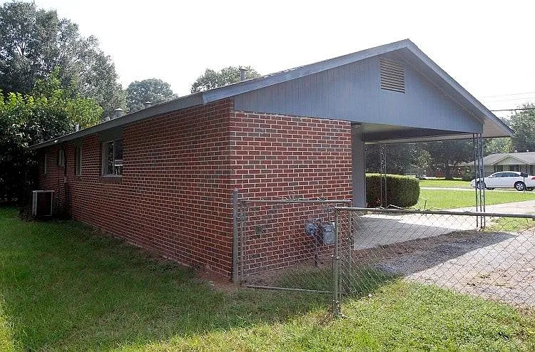3 bed, 1200 sqft, $1,200 — Photo 4