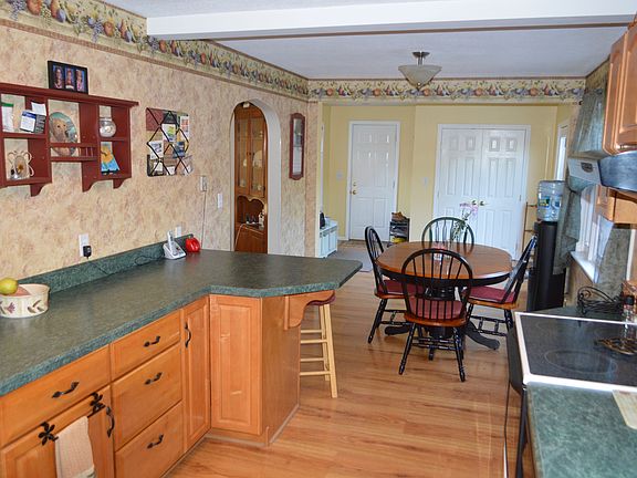 Large eat in kitchen 