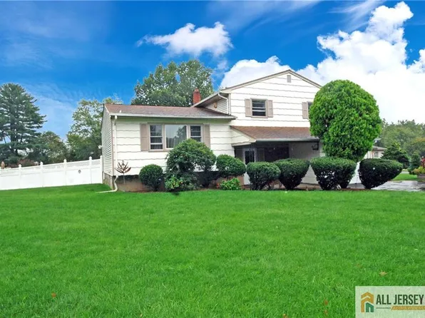 2 Janet Ct, East Brunswick, NJ 08816