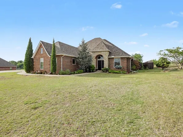 301 Meadow Lark Ln, Blanchard, OK 73010