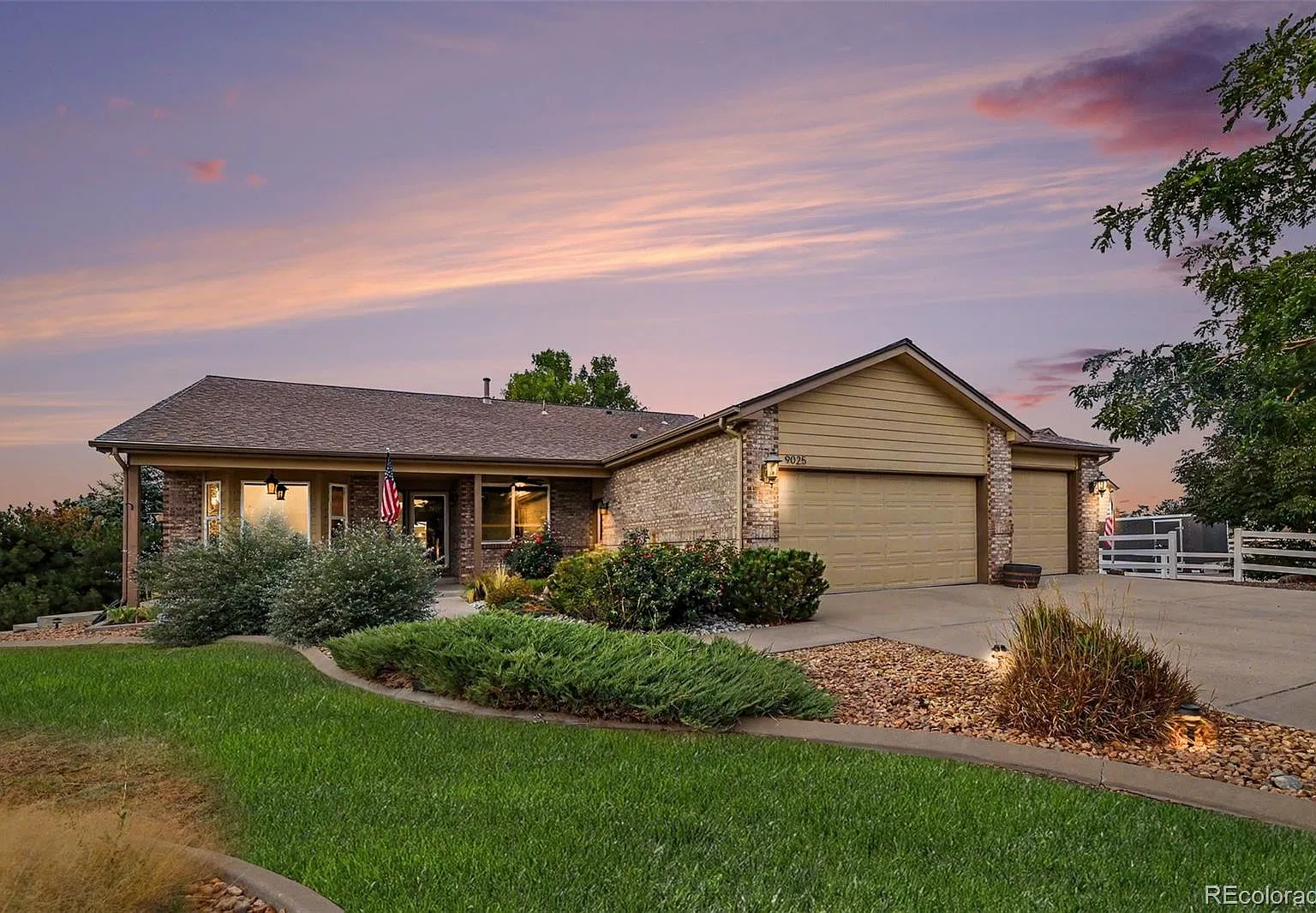 4 bed, 3.5 bath, 3337 sqft, $4,900 — Photo 1