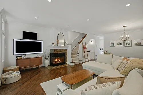 2718 N Southport Ave #A Photo 1