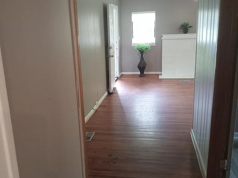 1441 Park Ave — Photo 6