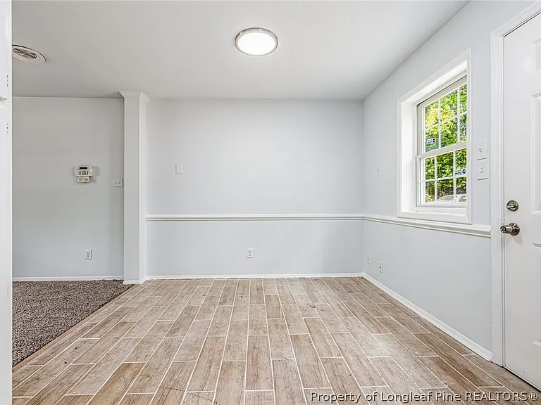 2326 Barrington Cir — Photo 14