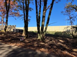 Woodview Dr, Akron, OH 44319