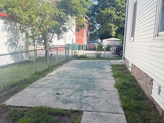4th image of 317 Fairmount St