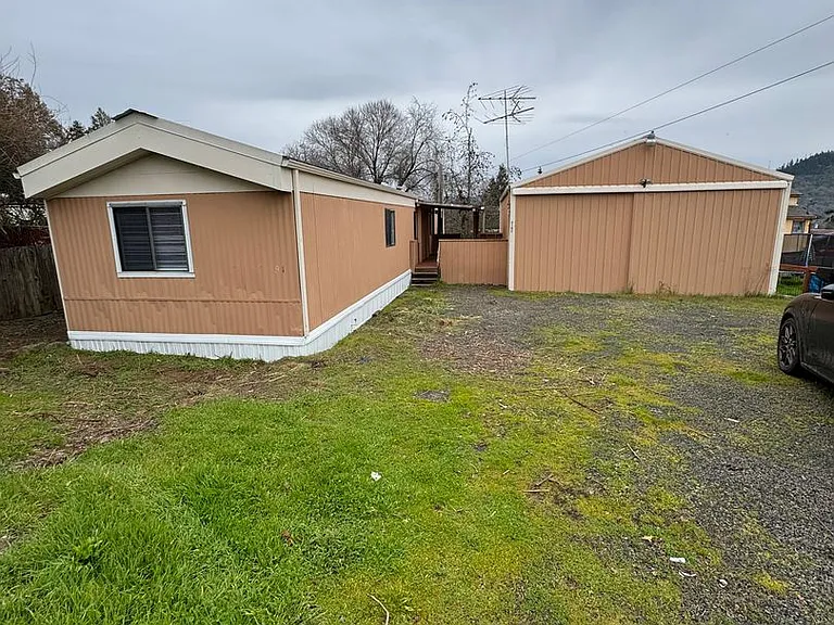 91 NE Darrell Ave — Photo 1