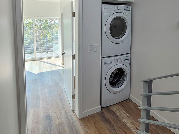 3rd image of 702 1/2 Parkman Ave