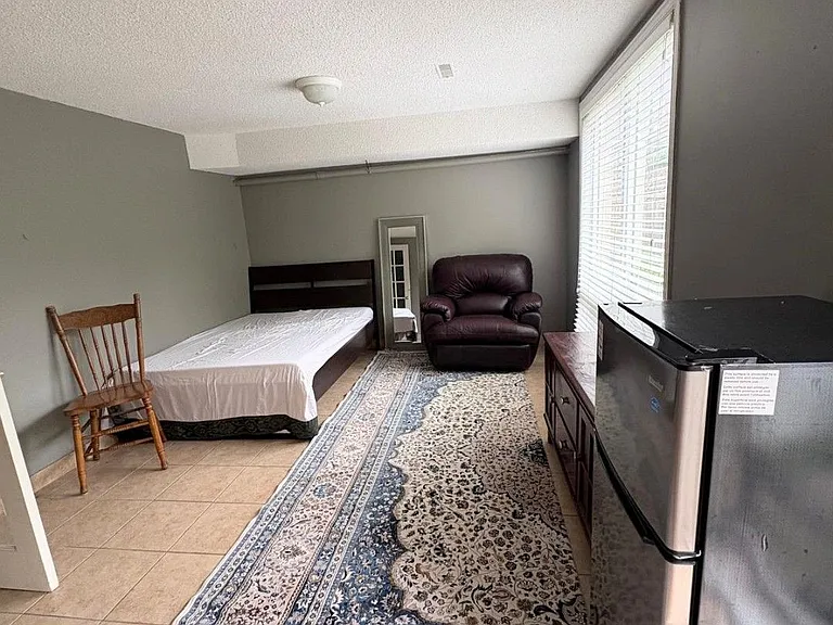 98 Henderson Dr — Photo 9