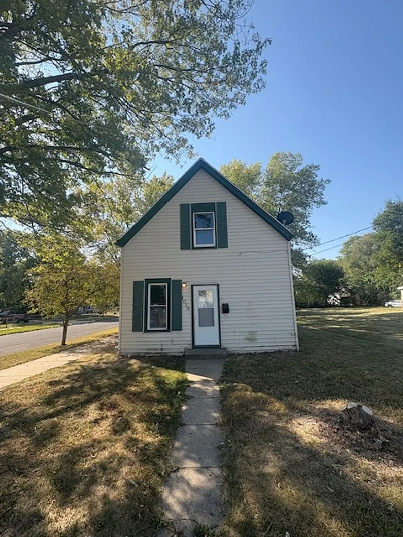 1026 E Kansas St photo 1