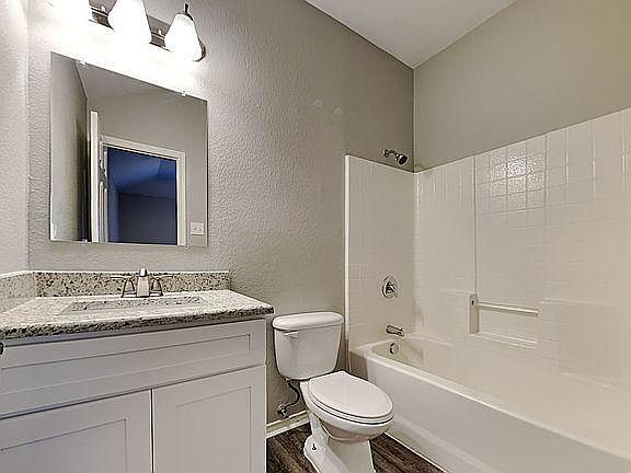 3rd image of 3280 Guadaloupe