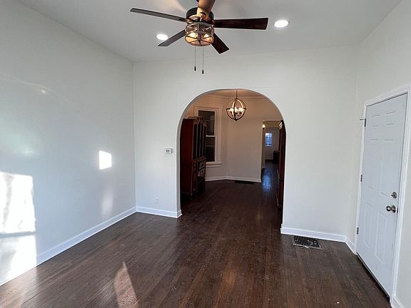 3rd image of 2450 W Polk St #1