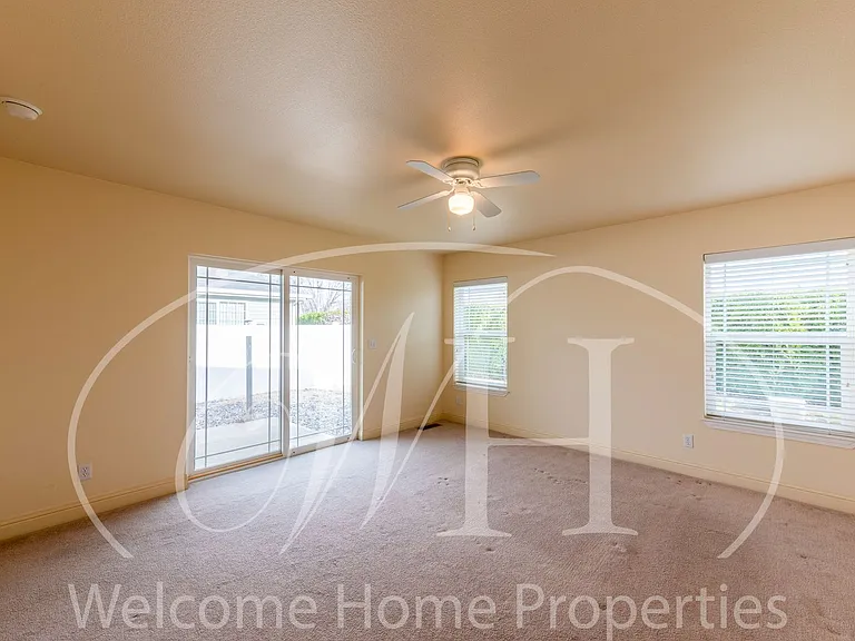 741 SE Magnoni Dr — Photo 28
