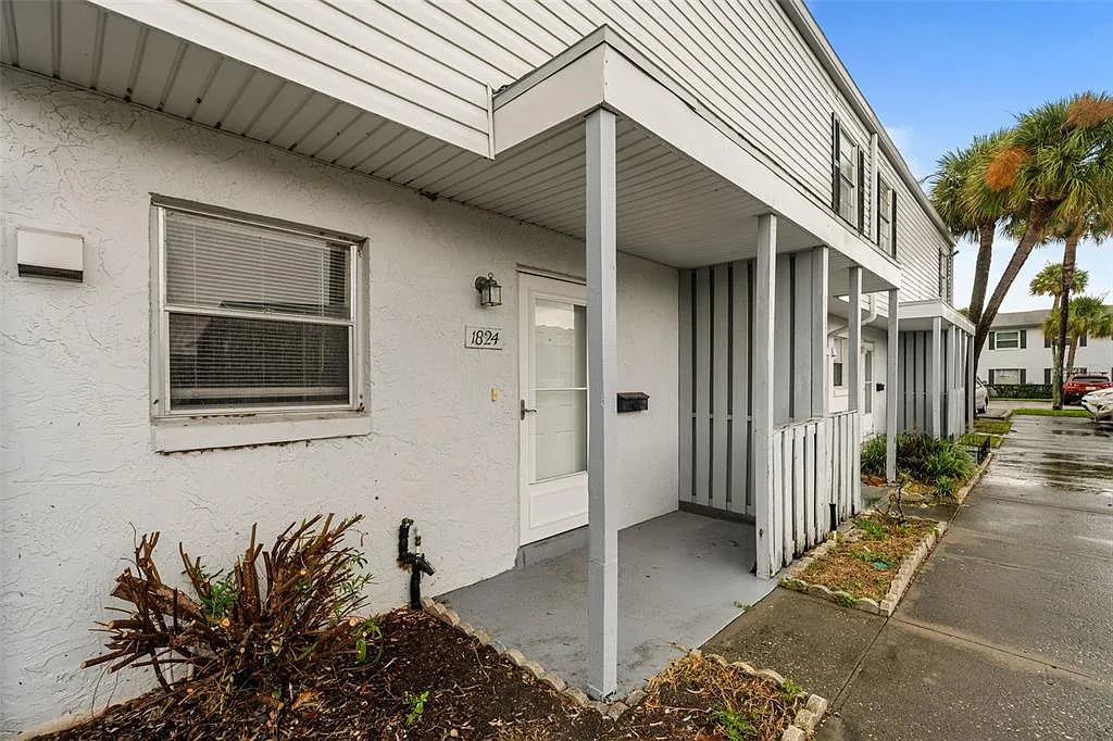 2 bed, 2.5 bath, 1154 sqft, $1,700 — Photo 2
