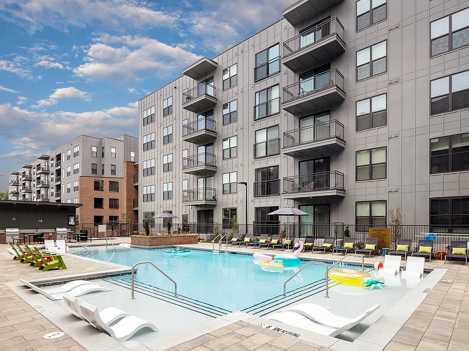 Broadstone Pullman apartments community photo