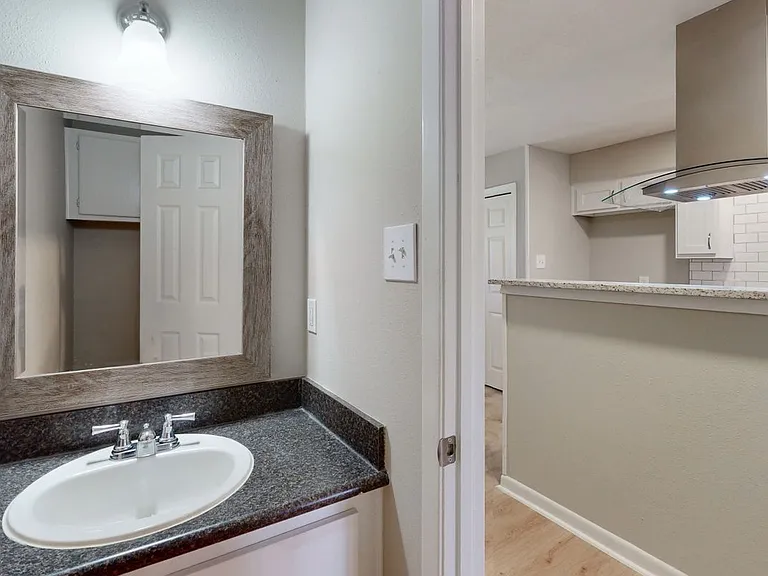 1409 Airline Dr #B — Photo 6
