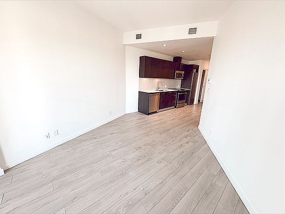 3rd image of 97 W Georgia St #1709