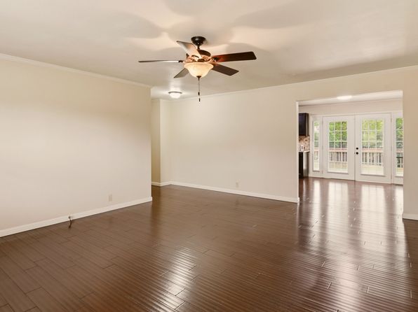 401 Delozier Ln