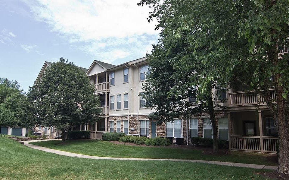 1st image of 913 Lincoln Highlands Dr