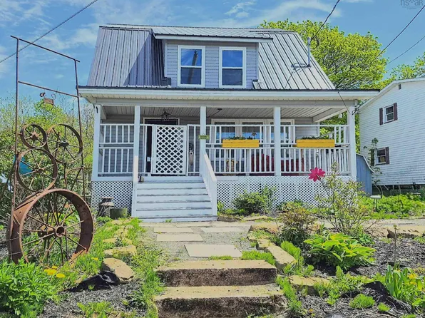 7 Lorne St, Cumberland, NS B0M 1X0