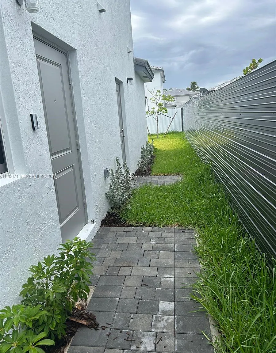 Kings Grove — Photo 4