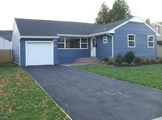 3286 Harvest Rd, Wantagh, NY 11793