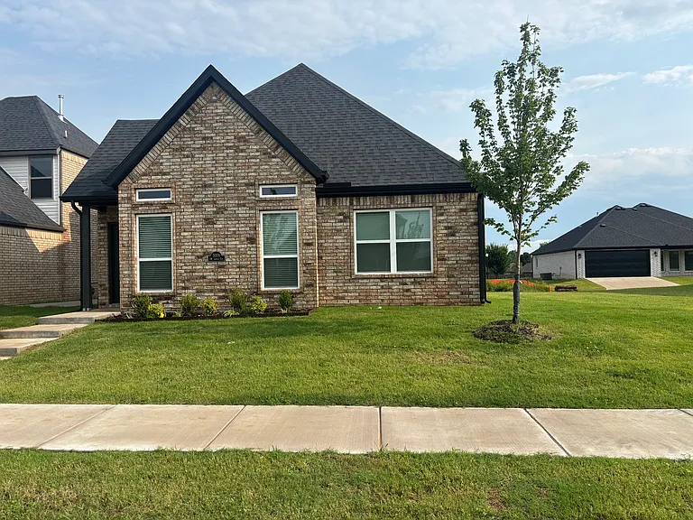 3009 SW Lovely Ln — Photo 2