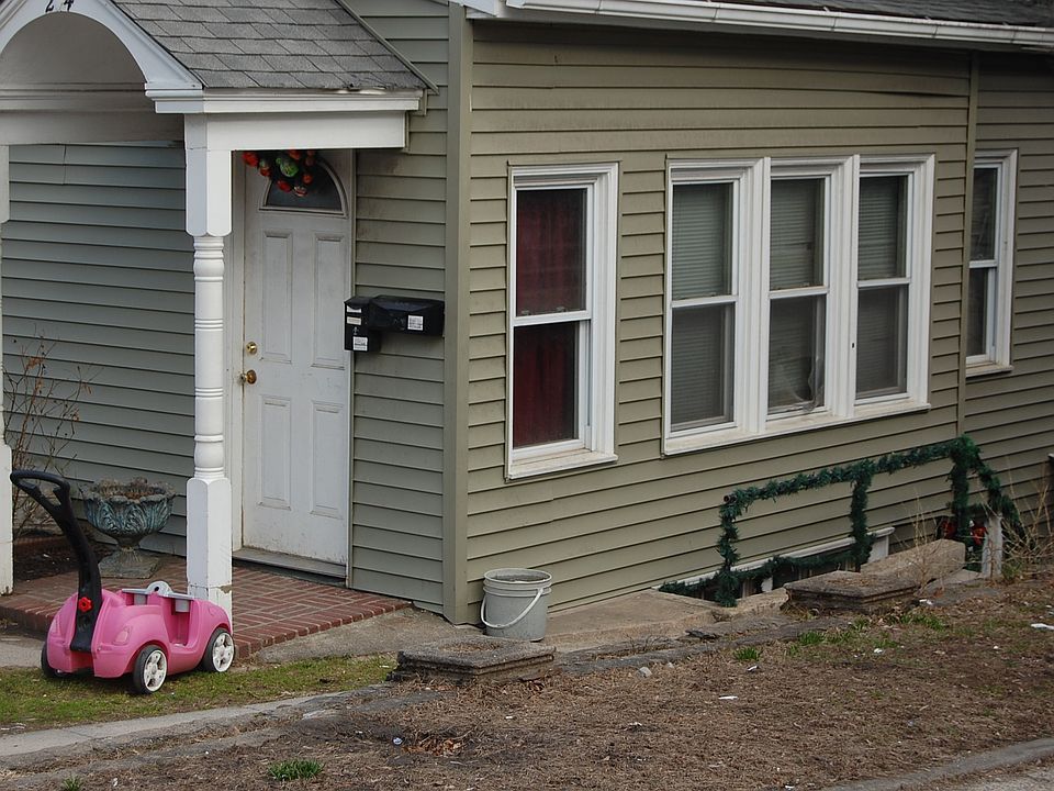 2nd image of 24 Franklin St